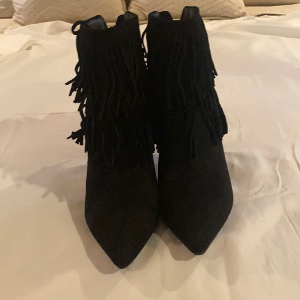 Black ankle boots!!